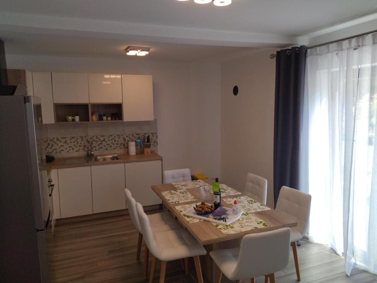 Holiday Apartments Cecilija Supetarska Draga Exterior photo
