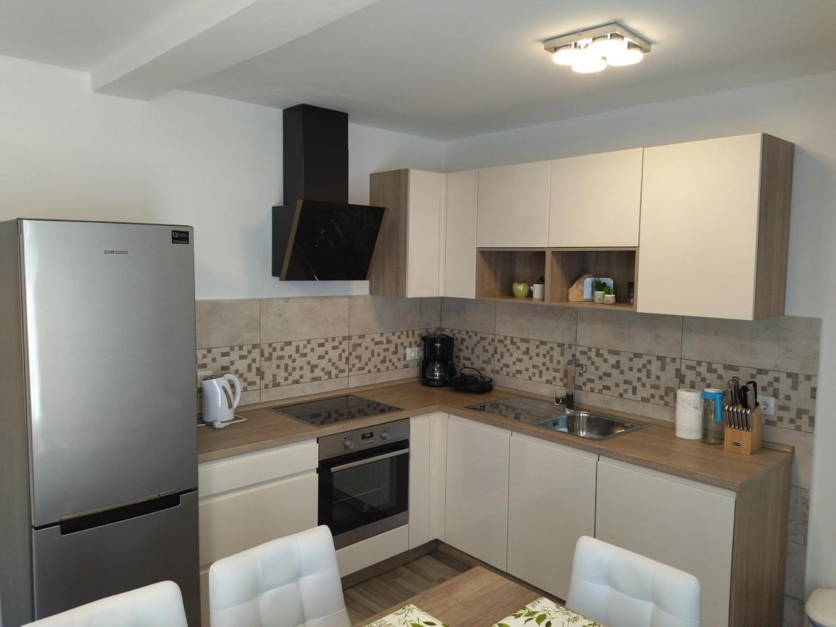 Holiday Apartments Cecilija Supetarska Draga Exterior photo
