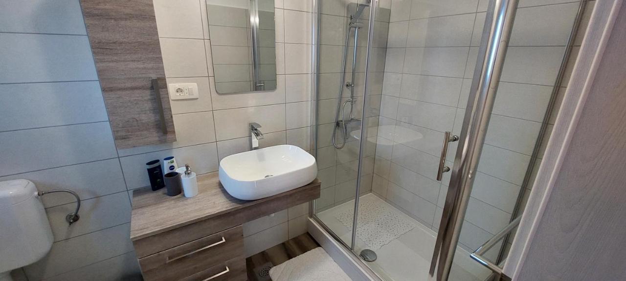Holiday Apartments Cecilija Supetarska Draga Exterior photo